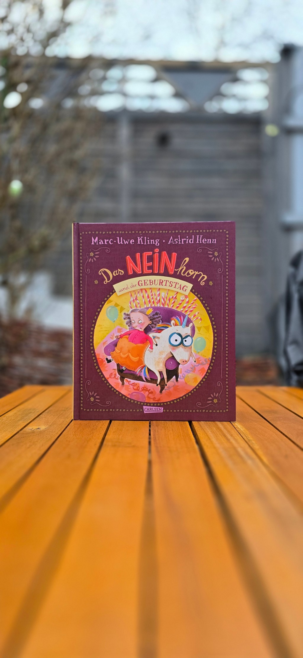 Das NEINhorn auf Geschenke-Jagd